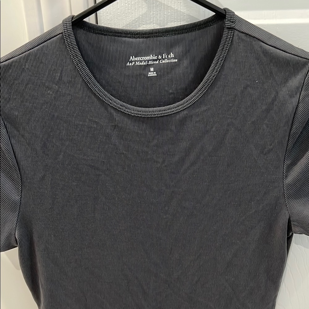 Abercrombie & Fitch Ribbed Grey Fitted Short Sleeve Tee - Picture 3 of 9